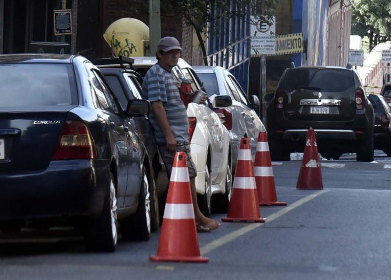un-total-de-400-cuidacoches-seran-formalizados-por-la-empresa-parxin-que-explotara-el-estacionamiento-tarifado-de-asuncion-de-informales-pa_892_573_1364791